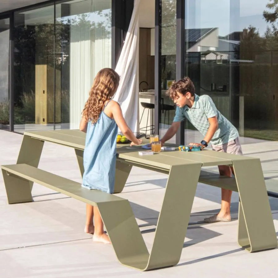 Extremis 14 Outdoor furniture by Extremis