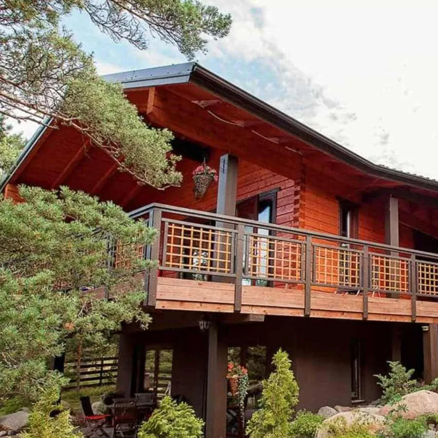 Log House by Palmatin