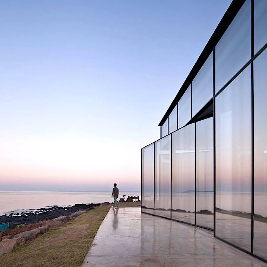 Reflective Glass by Yuklu Cam